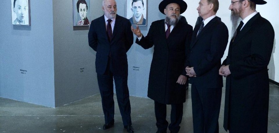 Владимир Путин посетил выставку «Теряя лицо»